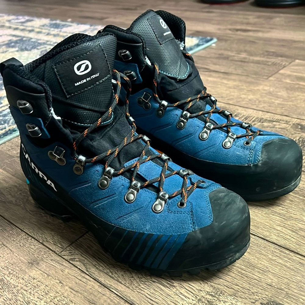 Like New Scarpa Ribelle HD Mountaineering Boots - Side 8M, Size 9W, Size 41EU.